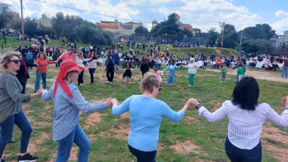 Πλήθος κόσμου στη γιορτή για τα Κούλουμα που διοργάνωσε ο Δήμος Αγίας Παρασκευής στο πάρκο Πευκακίων