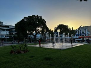 Αποδόθηκε προς χρήση στους πολίτες, η πλατεία Άη Γιάννη του Δήμου Αγίας Παρασκευής | Σε λειτουργία τέθηκε και η νέα παιδική χαρά της πλατείας