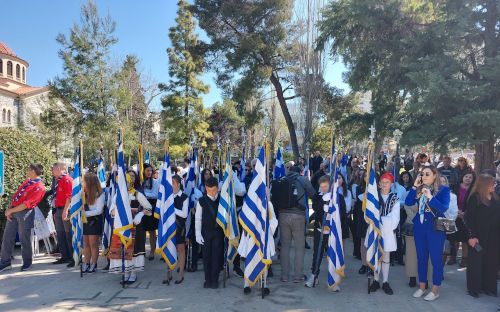 Η Αγία Παρασκευή στα γαλανόλευκα